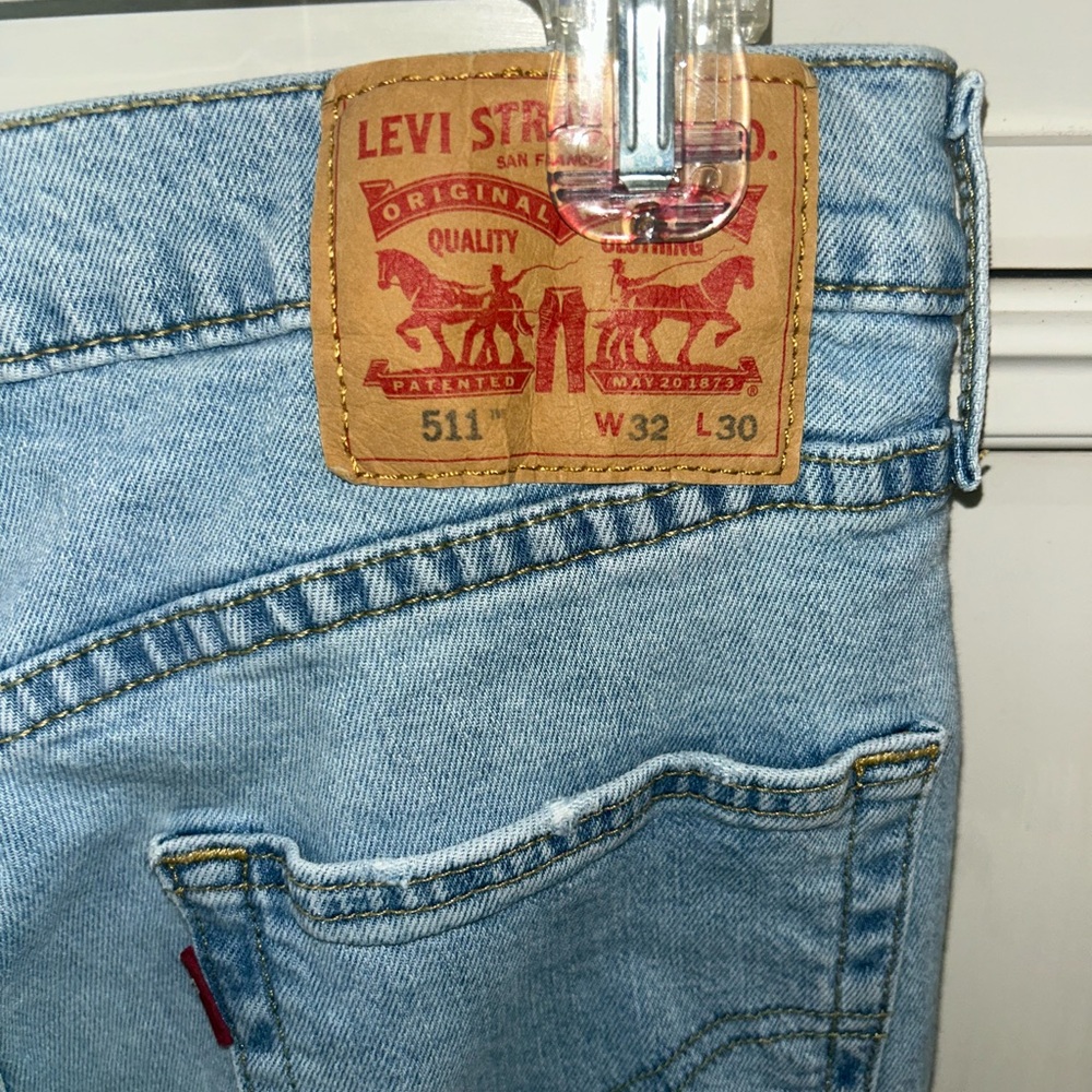 Levi's 511 Men's Light Blue Jeans - distressed 32x30